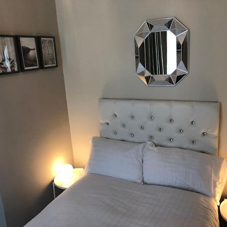 3 Double Bed Brittania Styled Central Home Near Lfc Sleeps 6 With Free Business Super Fast Fibre Broadband ลิเวอร์พูล ภายนอก รูปภาพ